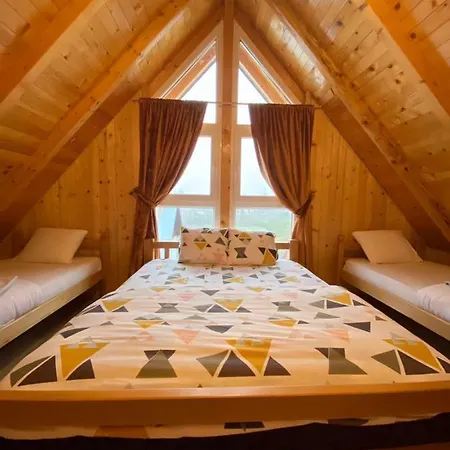 In Rugove, Kosovo 木屋 *